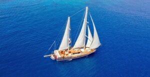 Charter 28m luxury motor yacht DEA DEL MARE in Bodrum. Features 5 premium cabins for 10 guests, 90Hp tender, Jet-Ski, and rich water toys. Book your blue cruise!
