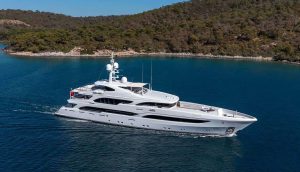 IMMERSIVE MOTOR YACHT CHARTER – ULTRA LUXURY EXPERIENCE AT SEA