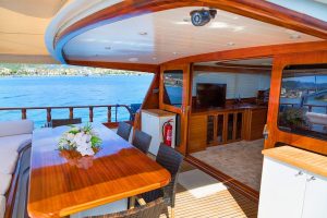 Traditional wooden deck and al fresco dining area on White Rose