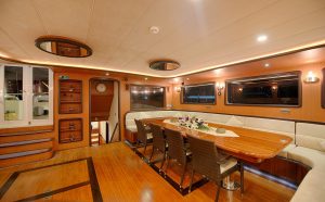 Queen of Salmakis - Lounge