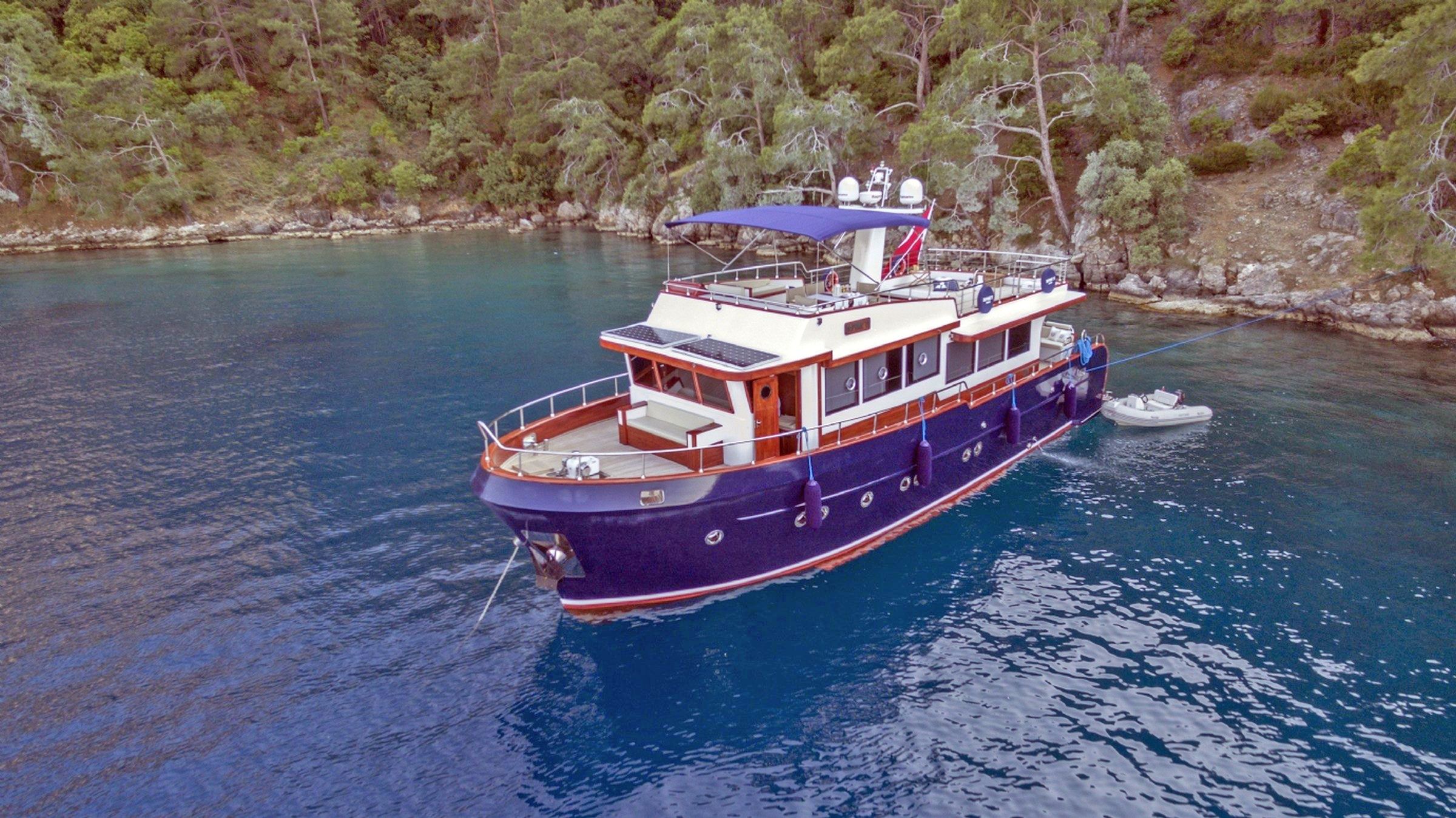 Daphne Trawler charter