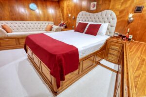Su Sesi gulet modern and airy guest cabin