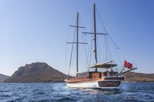 Dragut 23.90m luxury gulet cruising along the Bodrum coastline