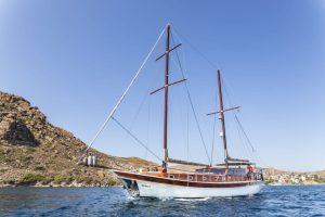 Dragut 23.90m luxury gulet cruising along the Bodrum coastline