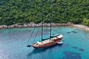 Ros Mare 27m luxury gulet cruising along the Bodrum coastline
