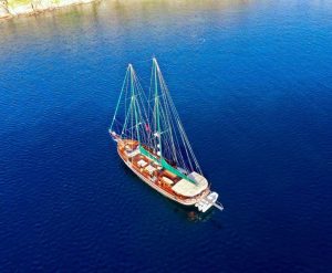 Ros Mare 27m luxury gulet cruising along the Bodrum coastline