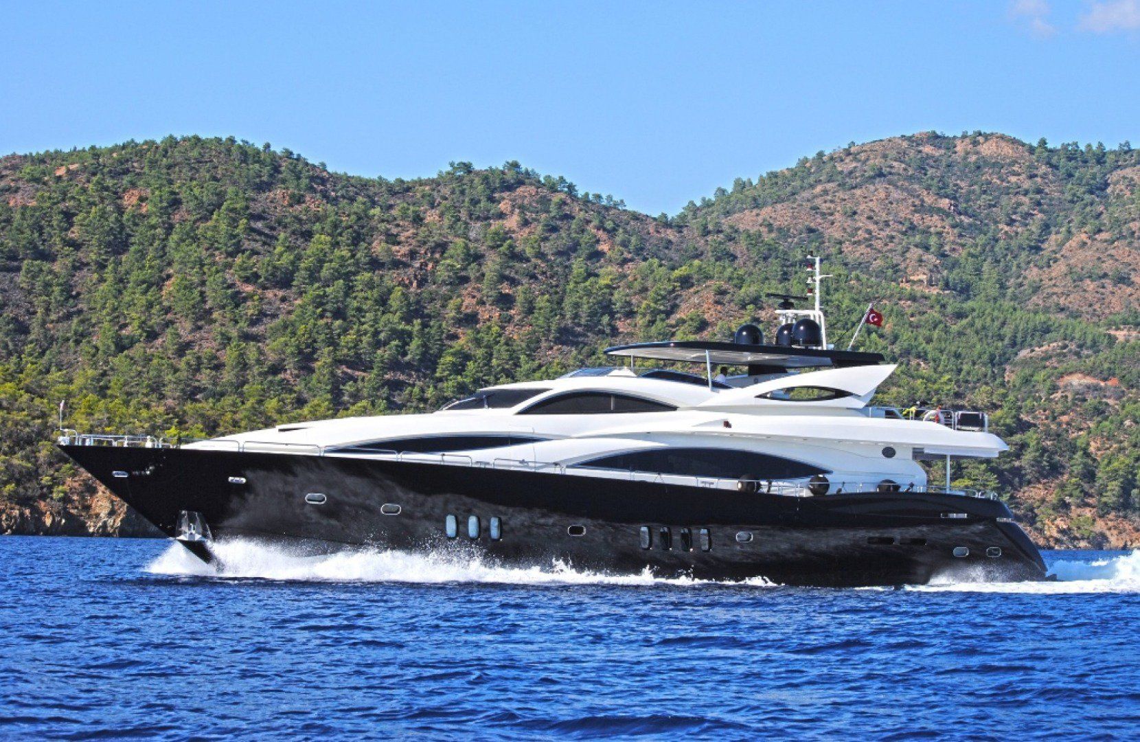 Evolution Motor yacht