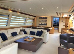 Ferretti 830