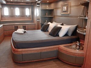 Obsidian Luxury Motor Yacht Charter