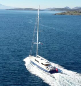 Viaggio 2 30.6m luxury gulet cruising along the Bodrum coastline