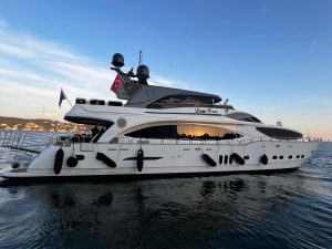 DEN DEN MEGA – 32 METER LUXURY MOTOR YACHT CHARTER EXPERIENCE