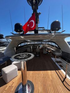 DEN DEN MEGA – 32 METER LUXURY MOTOR YACHT CHARTER EXPERIENCE