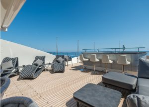 https://megayachtcharter.net/