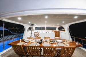 Aft deck dining area and comfortable lounge seating of Gulet Özde 1