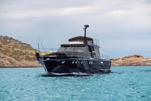 POSILLIPO PHOENIX | PREMIUM MOTOR YACHT CHARTER IN ATHENS