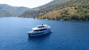 The 26-meter Ozde 2 motor yacht anchored in the turquoise waters of the Turkish Riviera.