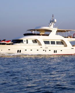 1290367418_motoryacht_9