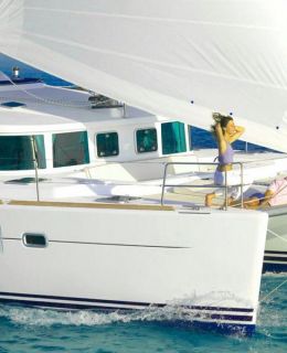 Lagoon 440  sailing cruising