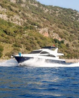 Laminated Motoryacht (16)
