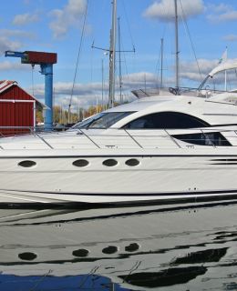 cesme-motoryacht-fairline1
