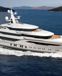 74m Mega Yacht in Construction (1)