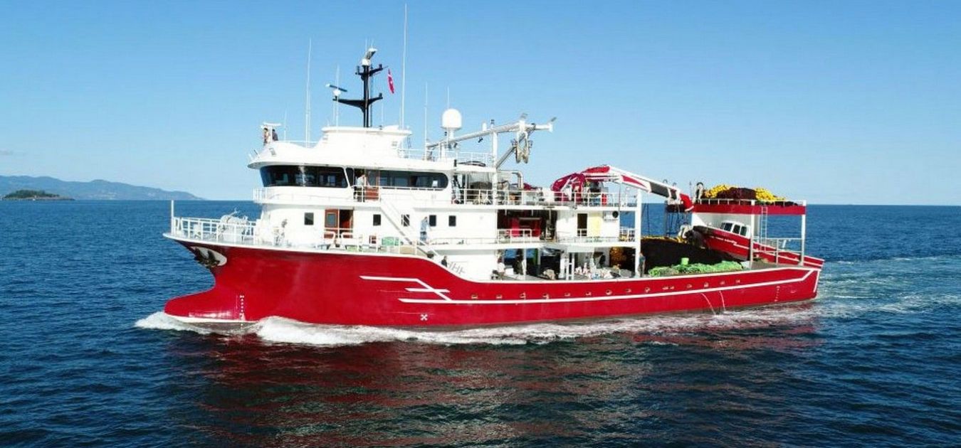 https://akasiayachting.com/wp-content/uploads/images/2021/01/fishing-vessels-for-sale-master-1350-630.jpg