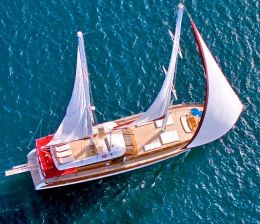 Private yacht charter