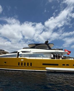 Luxury Motoryacht P_Page_1_Image_0001
