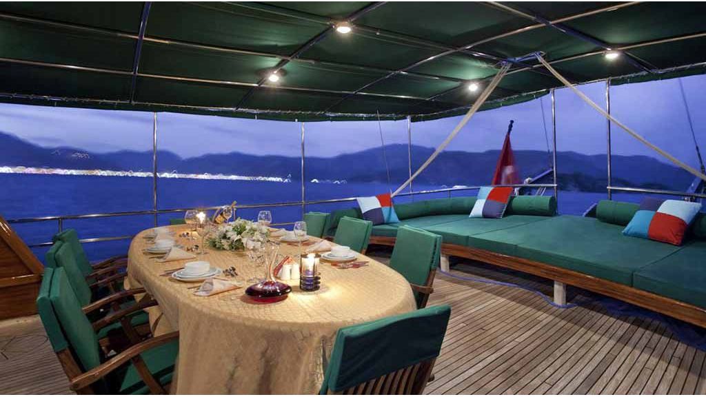 30-meter-6-cabin-luxury-gulet-outside lounge