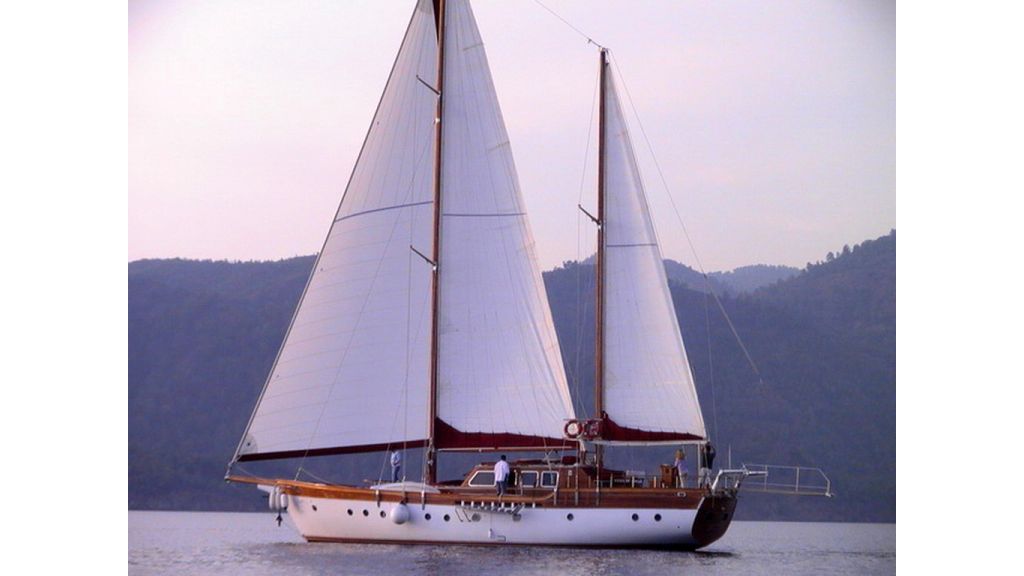 sailing_yacht