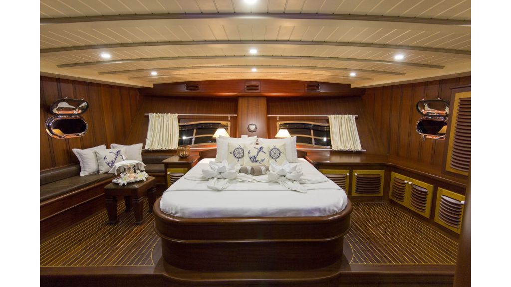 34 meters charter-yacht-master