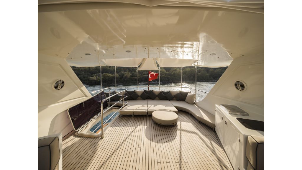 Go-motor-yacht-for-charter (16)