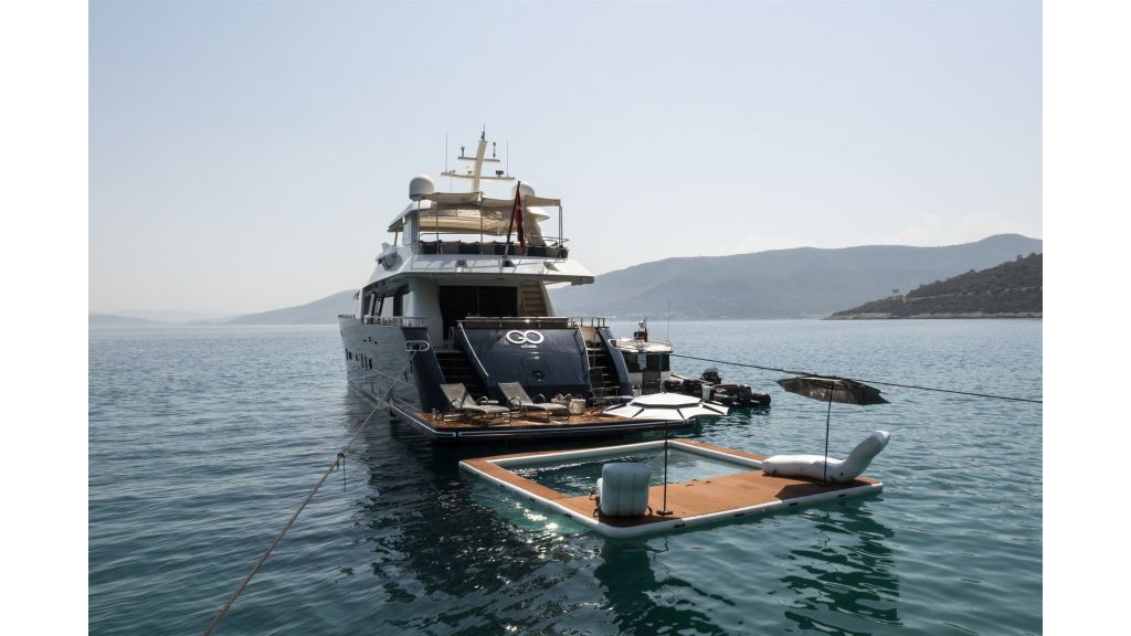 Go-motor-yacht-for-charter (5)