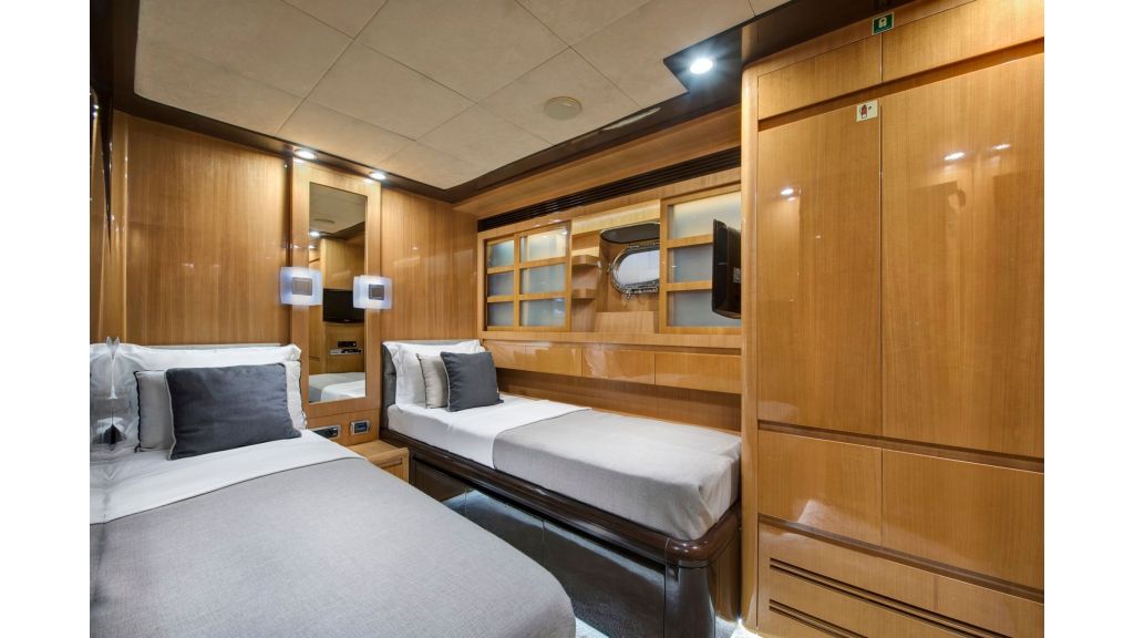 Motor Yacht GO (041)