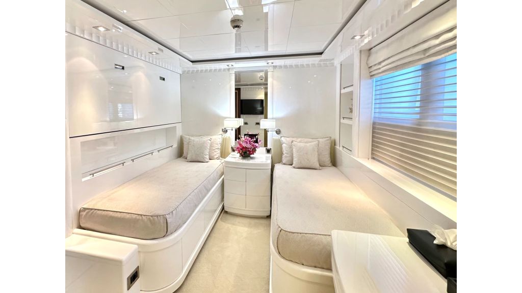 Vertigo Super Yacht (004)