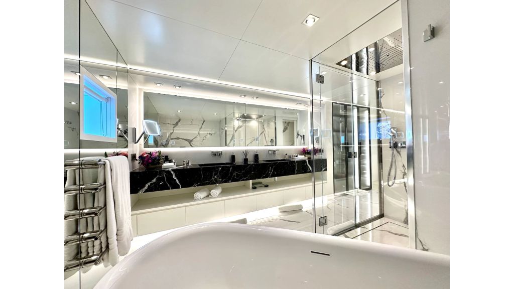 Vertigo Super Yacht (008)