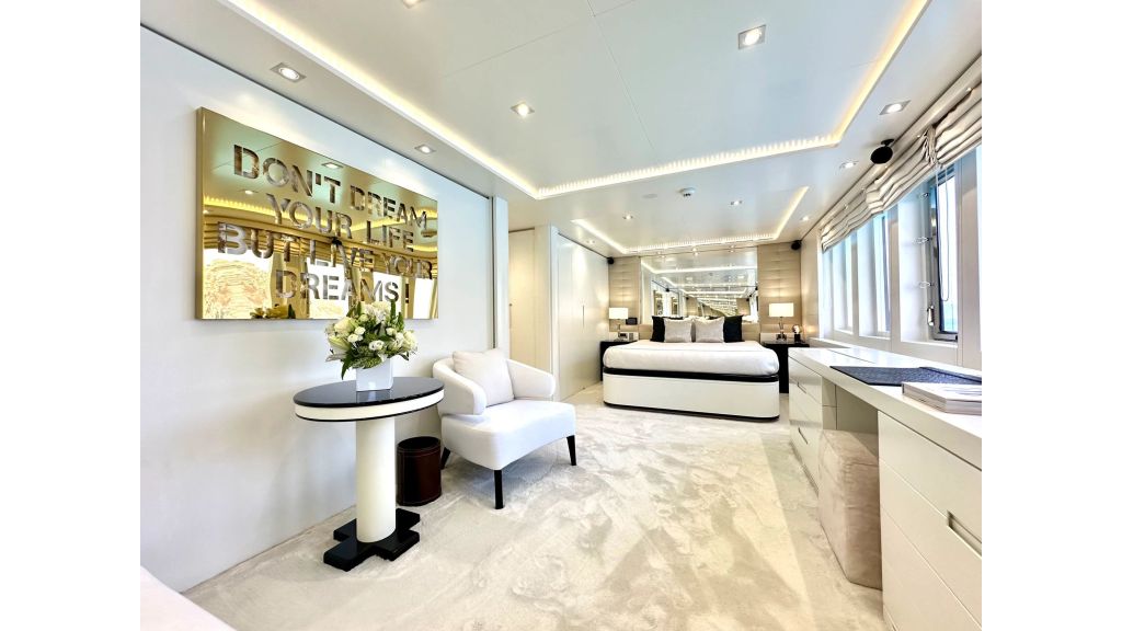 Vertigo Super Yacht (011)