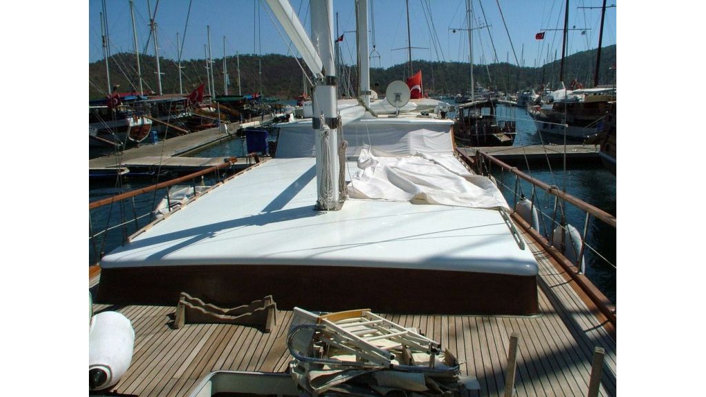 Small gulet for with 3 cabins (11)