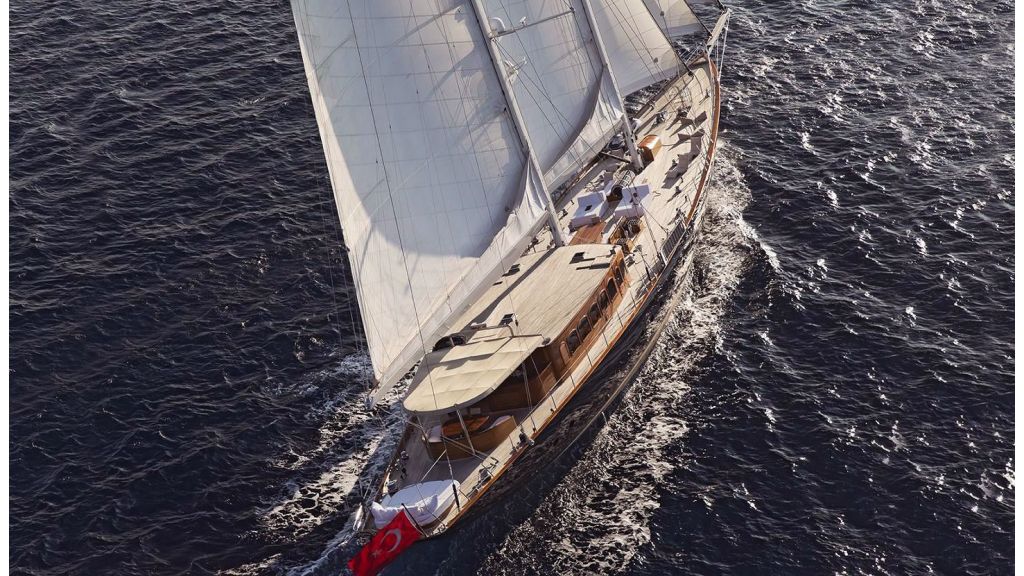 Sailing Yacht Regina master