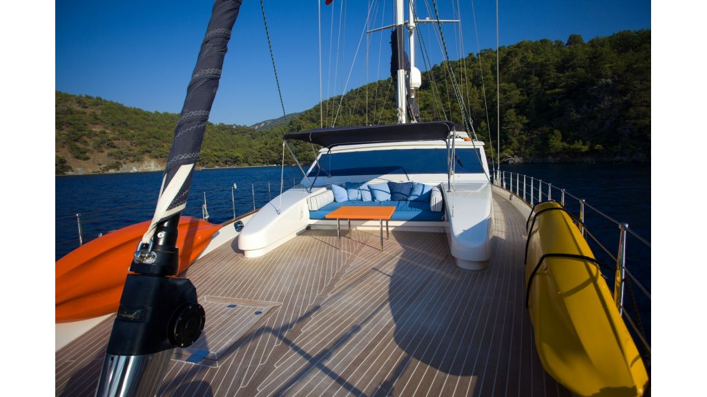 Transom_yacht_for_sale