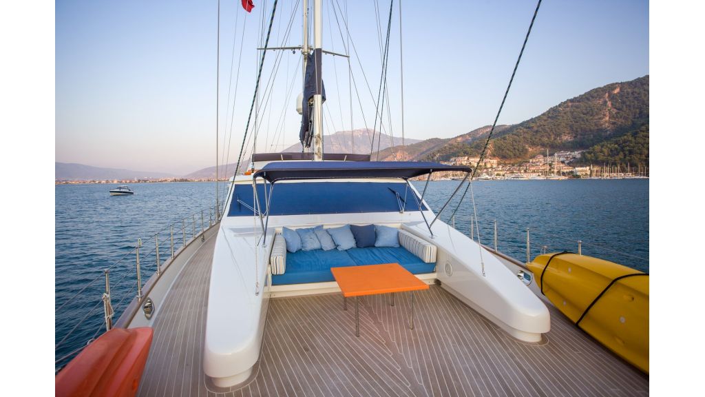 Transom_yacht_for_sale