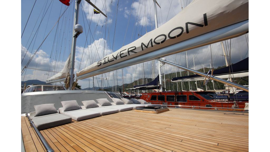 Silver moon luxury sailing yacht