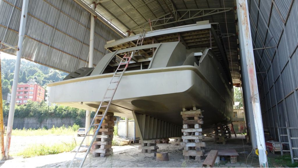 steel-hull-motor-yacht-for-sale (1)