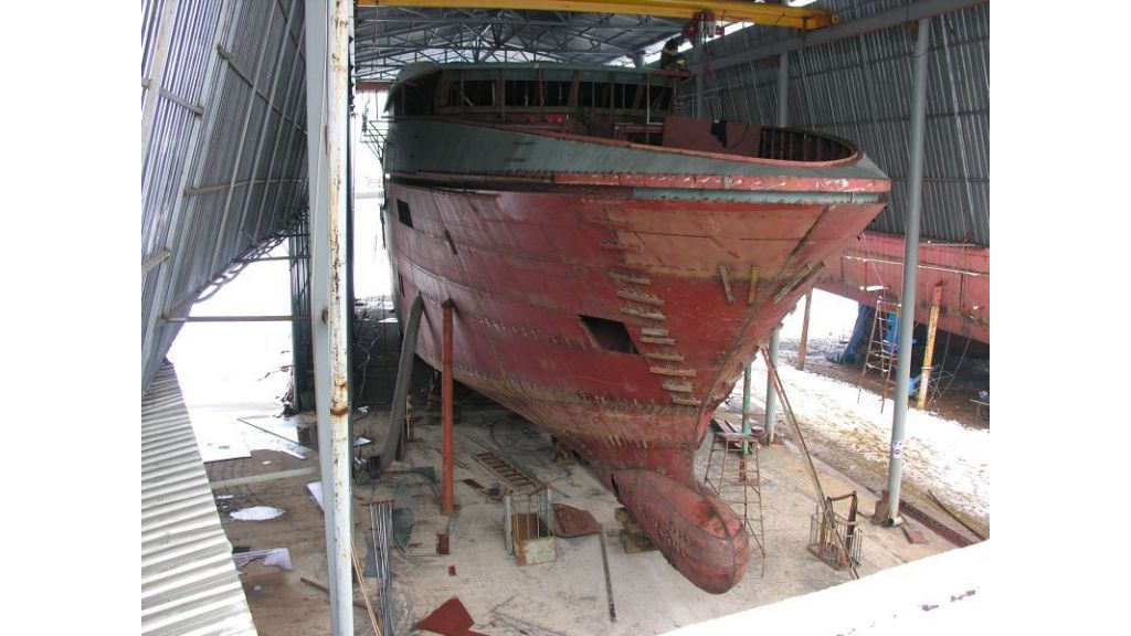 steel-hull-motor-yacht-for-sale (13)