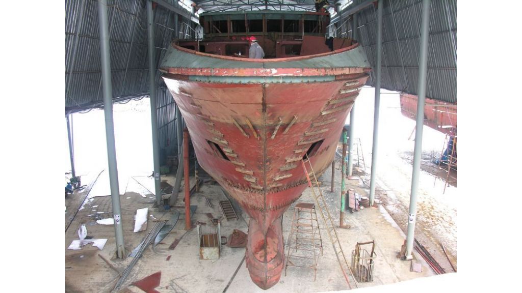 steel-hull-motor-yacht-for-sale (14)