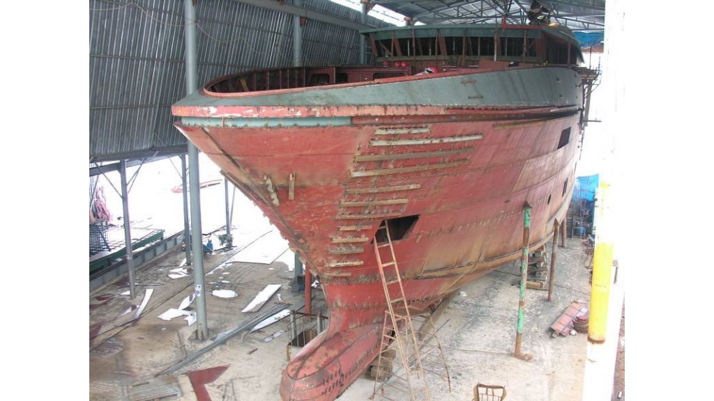 steel-hull-motor-yacht-for-sale (15)