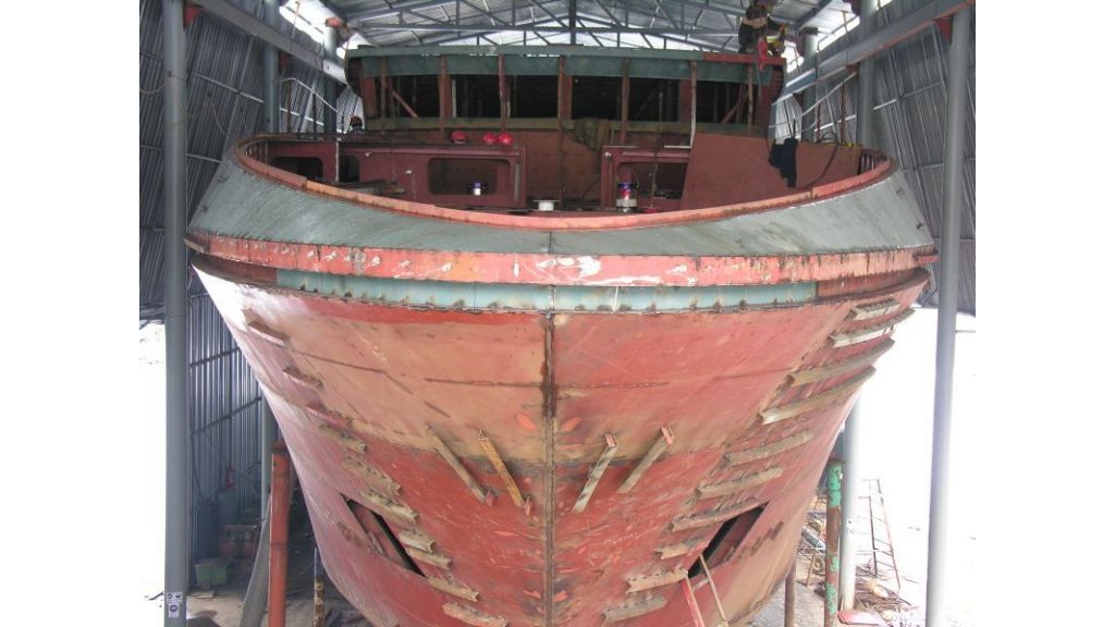 steel-hull-motor-yacht-for-sale (16)