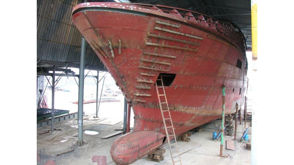steel-hull-motor-yacht-for-sale (17)