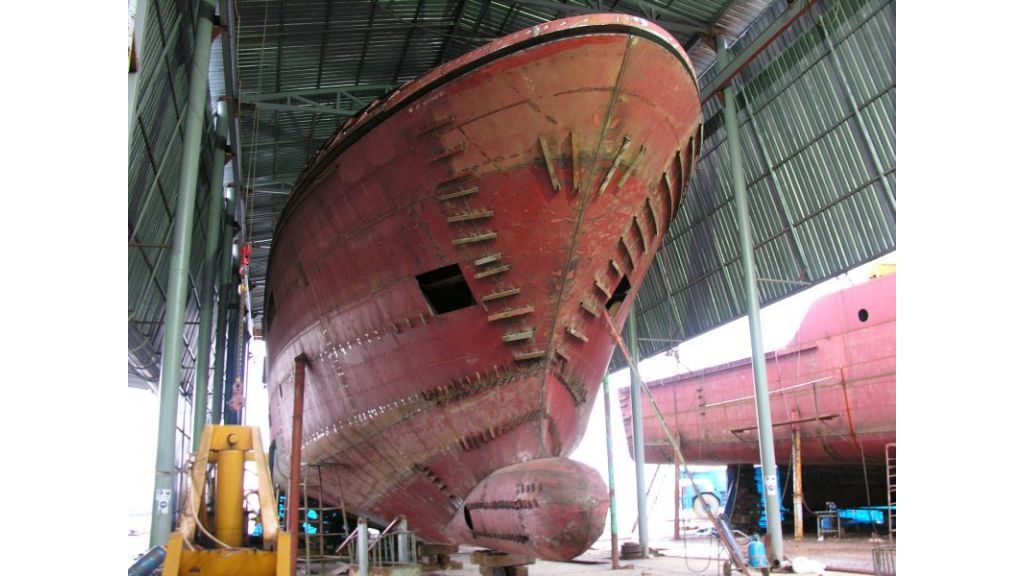 steel-hull-motor-yacht-for-sale (18)