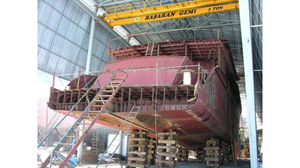 steel-hull-motor-yacht-for-sale (21)